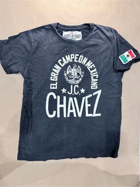 Roots of Fight Julio César Chávez “El Gran Campeón Mexicano” Tee – Men’s L